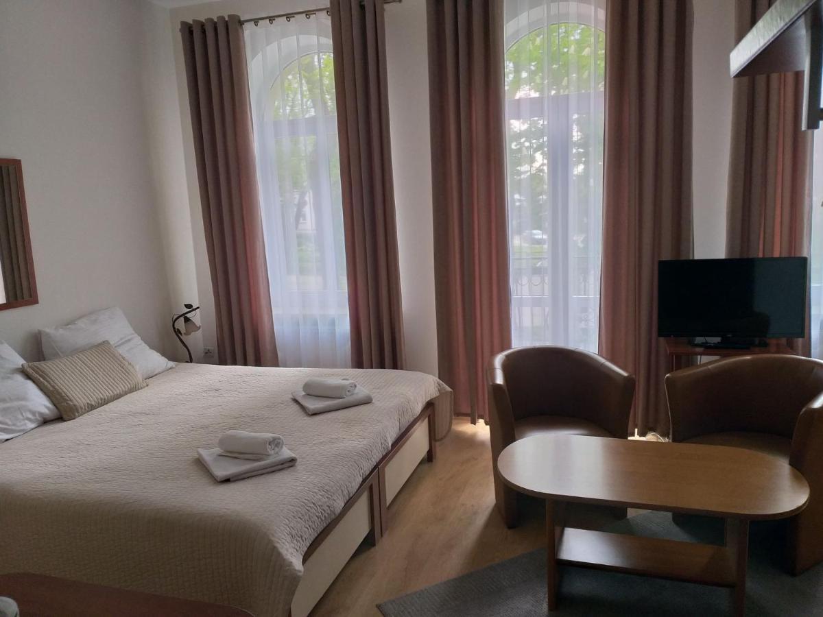 Pensjonat Zamek Derslawa Busko-Zdroj Bagian luar foto